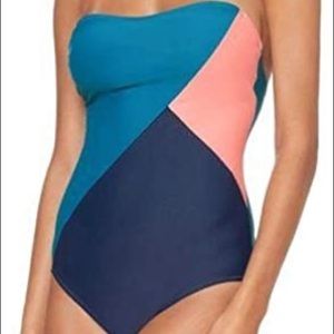 NEW WITH TAGS/ Exterior 84% Polyester 16% Spandex. Lining 100% Spandex